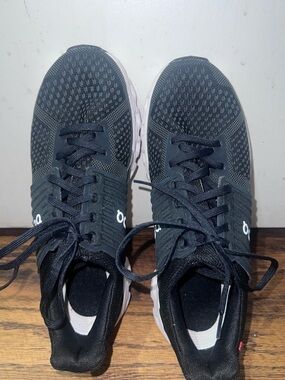 Women's Black Running On Cloud Sneakers with Supportive Cushioning Cloudswift